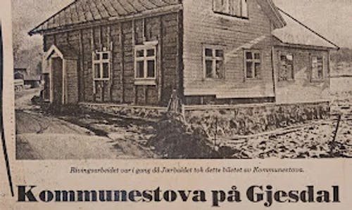 Gammel avisartikkel med bilde av kommunalt bygg i Gjesdal